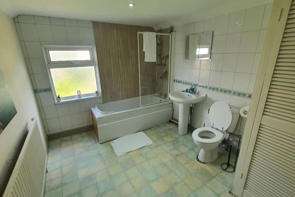 דירות קארדיף Free Netflix, Large House, Great Price מראה חיצוני תמונה